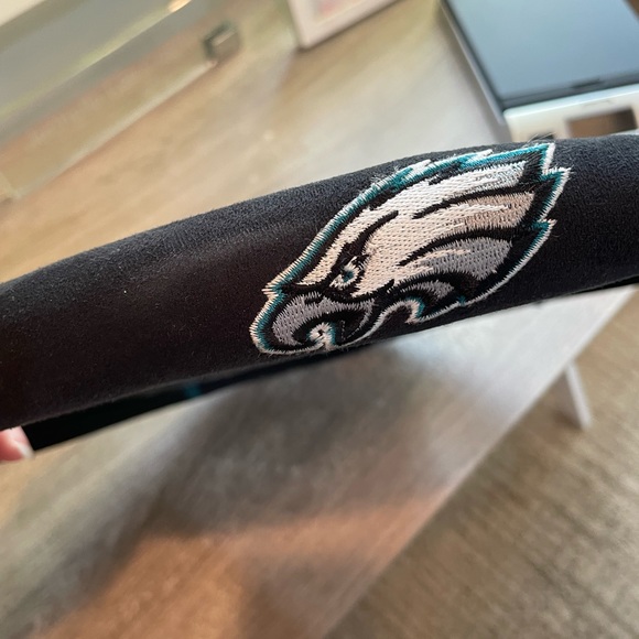 Philadelphia Eagles steering wheel cover - Picture 3 of 4